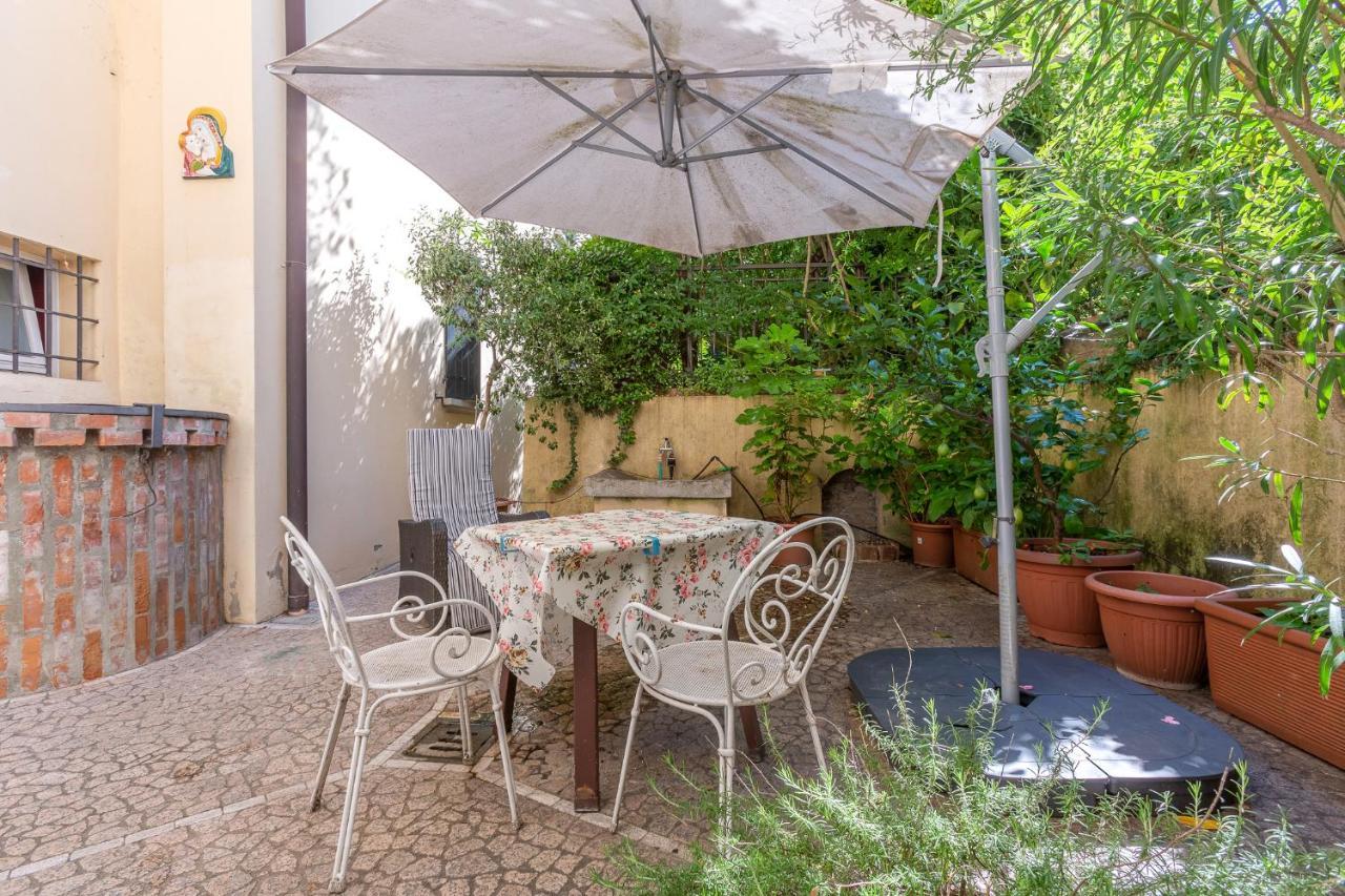 Pleasant Central Apartment With Garden Bologna Eksteriør billede